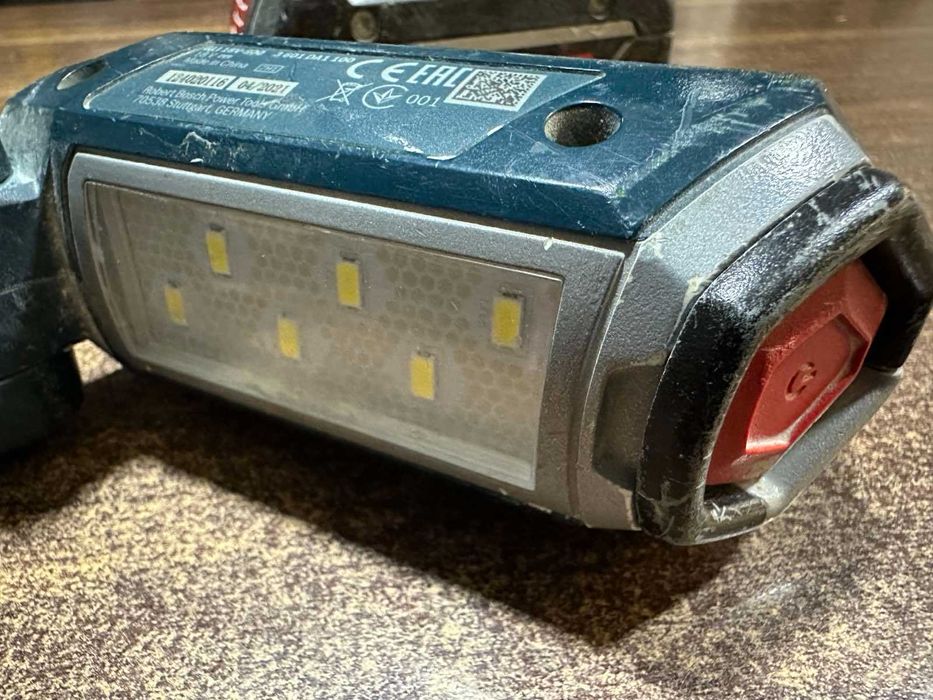 Акумулаторна лампа Bosch GLI 18V-300, 18 V с батерия 4,0Ah