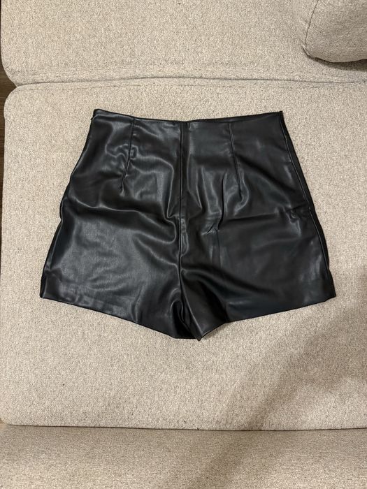 Кожени къси панталони Zara