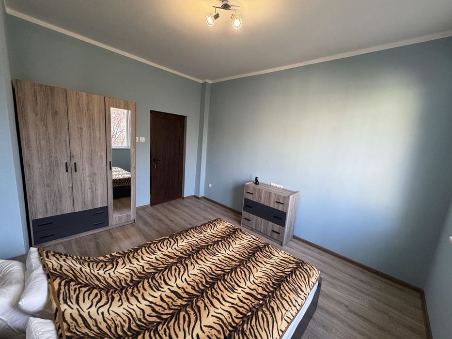 Дава се под наем Тристаен апартамент в София, Център - 70 кв.м за 1097.01 € - Снимка #2