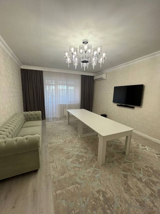 Предлагается к продаже стол-трансформер.