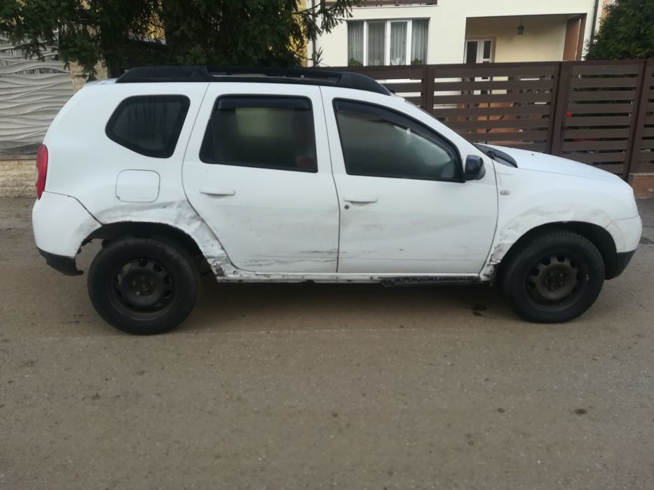 Dacia Duster 4x4, 2012 diesel ușor avariat