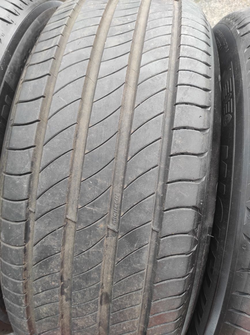 235/55/19 Michelin