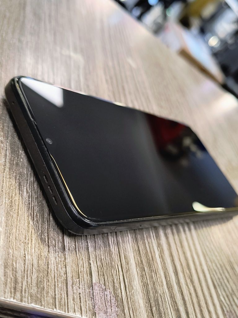 TCL 405 / 32GB / 2GB RAM