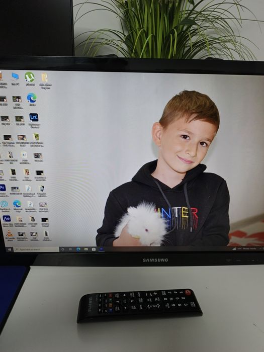 Televizor/ Monitor Samsung QLed Full HD 24 inchi