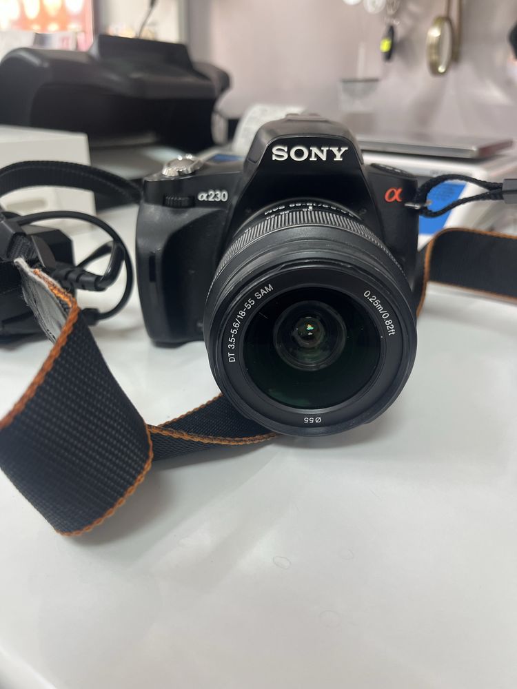 Фотоапарат Sony DSLR-A230 + Обектив Sony SAL1855
