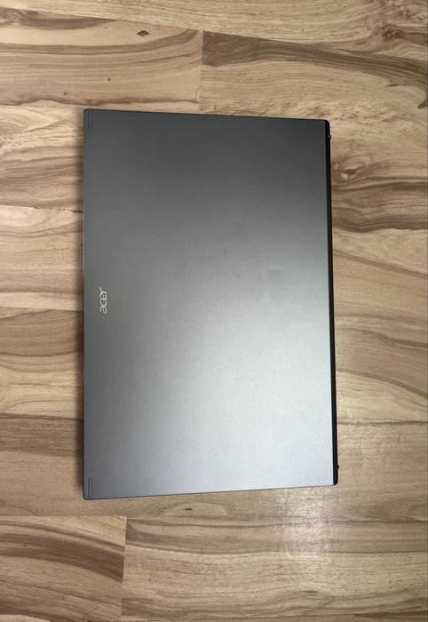 Vând laptop Acer Aspire 5 cu Licenta Windows 11 PRO