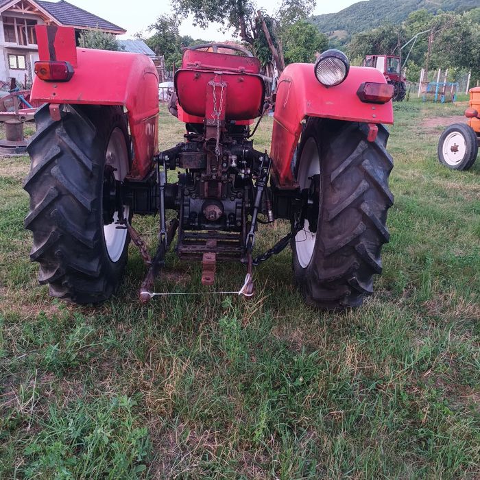 Tractor universal 445