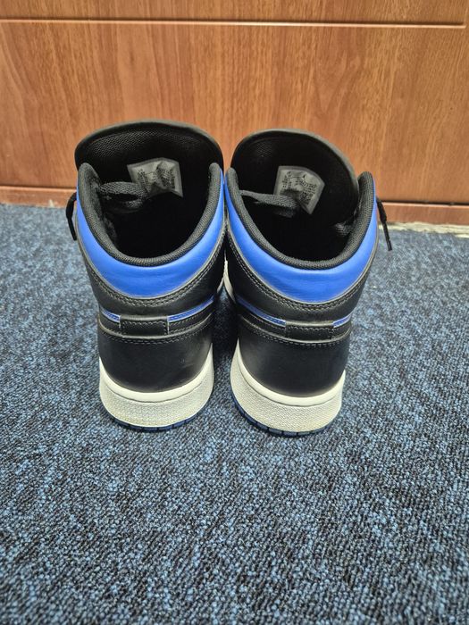 Vând Jordan 1 Mid