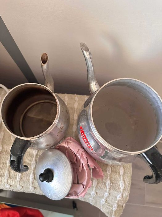 Ceainic aluminiu (unul nou, unul folosit) inclusiv pentru cafea