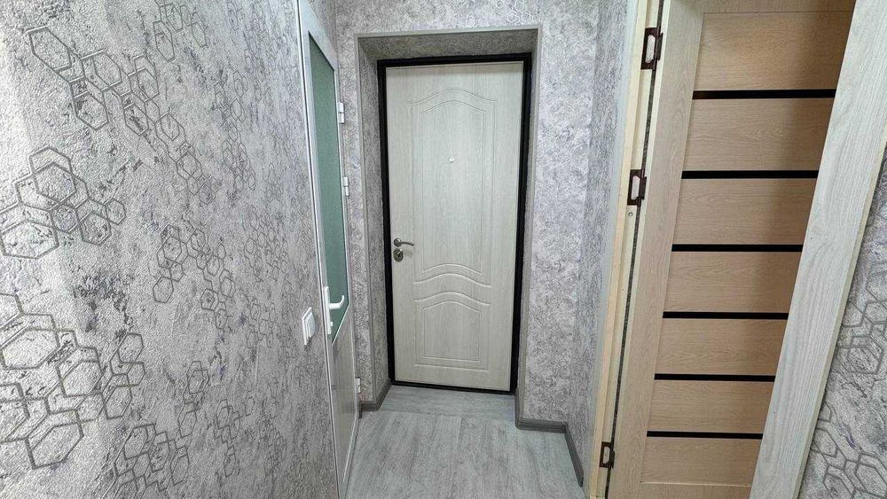 Калениский Дом Радио 1 қаватда 1 хонали квартира сотилади.ID: 1444