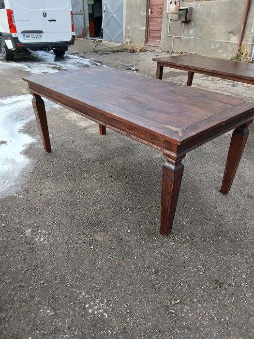 Masa de lemn masiv preț 400 lei bucata