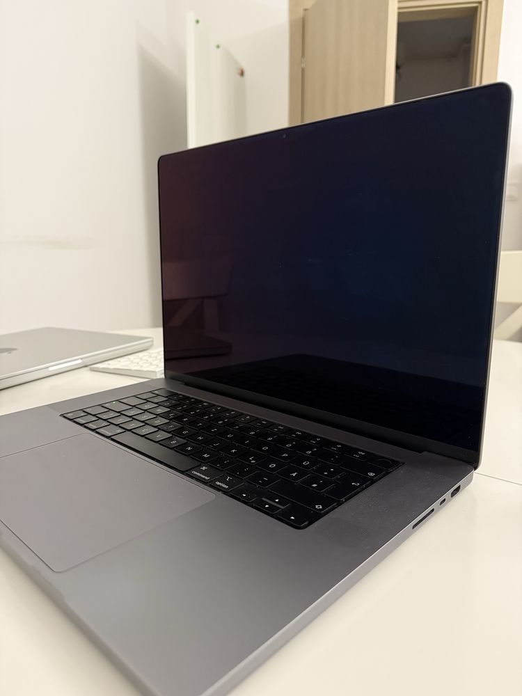 Macbook Pro 16" M2 Pro 16 GB RAM - 512 GB SSD