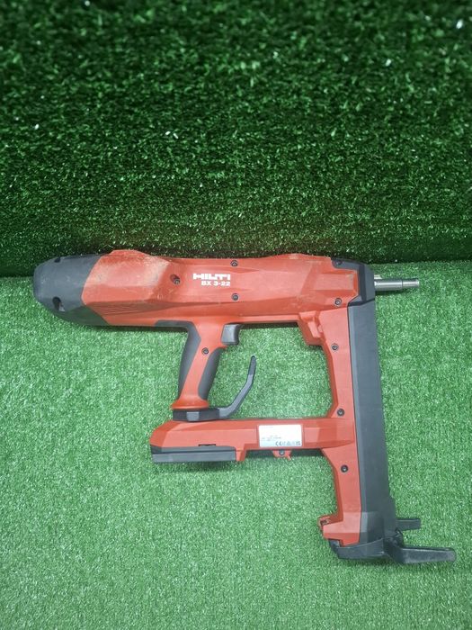 Пистолет на Hilti BX 3-22 за директен монтаж с 2 батерии по 4 ампера
