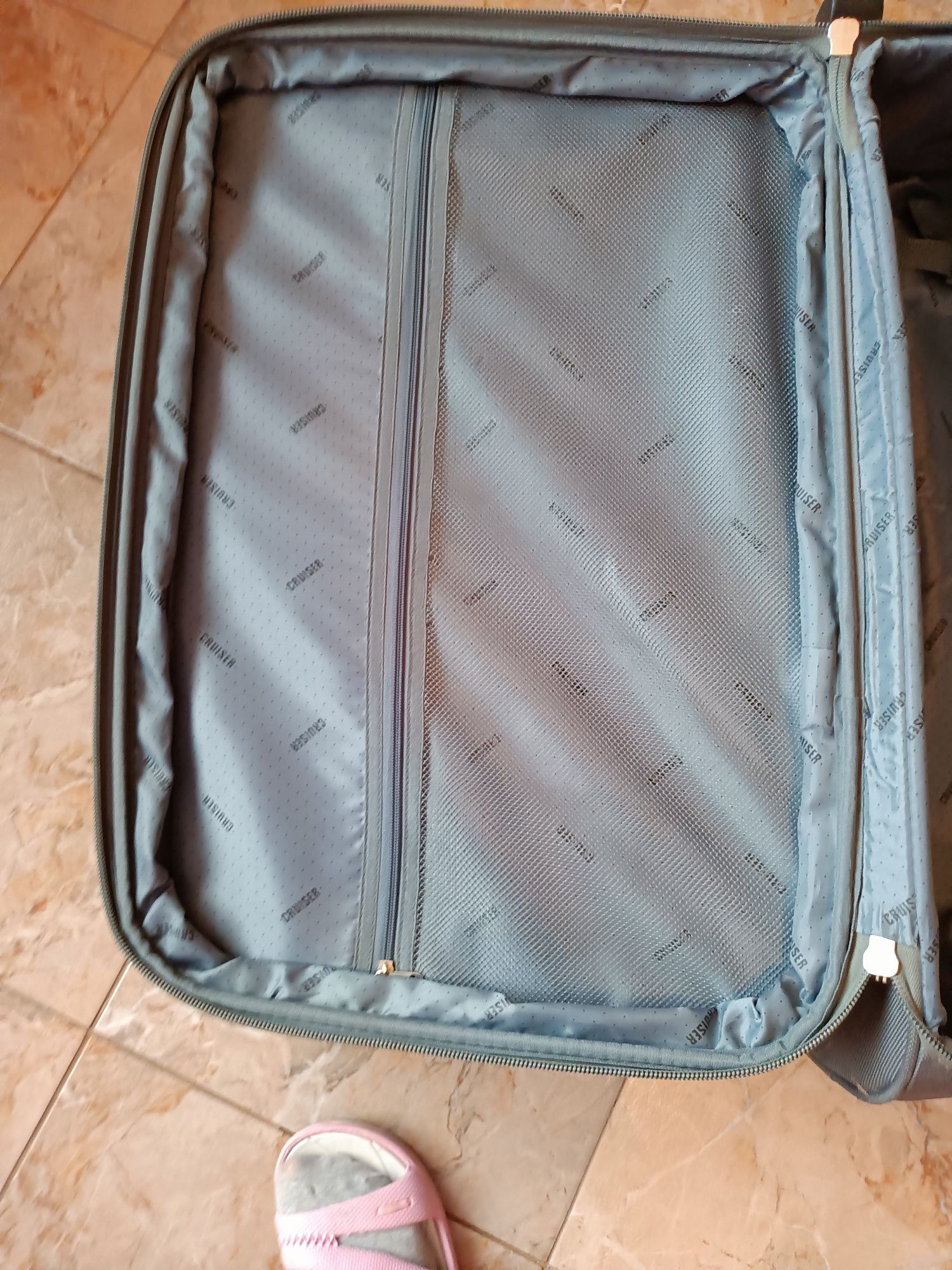 Продавам голям куфар