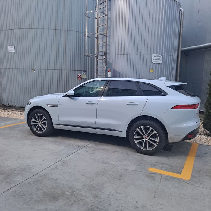 Un superb suv " Jaguar F- pace !!