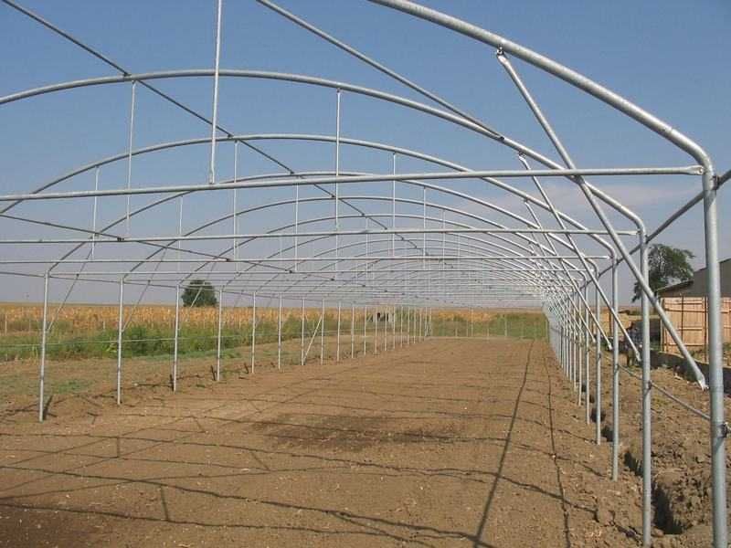 Продавам тунелна оранжерия