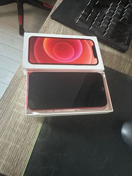 Vand iPhone 12, 64GB, Red
	•