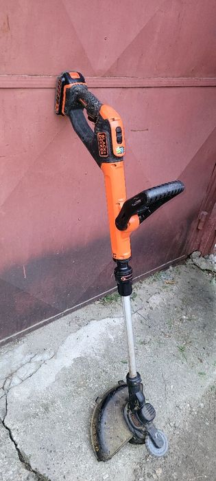 Trimmer tuns iarba Black Decker