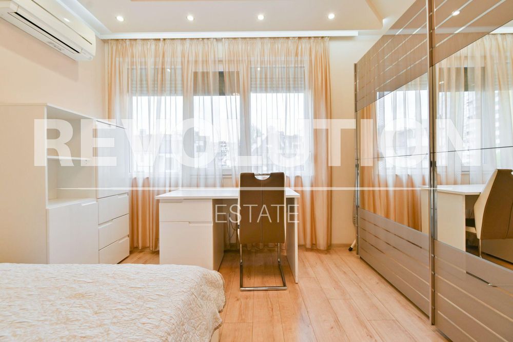 Тристаен апартамент в ж.к. Хиподрума.