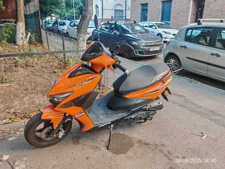 Închiriez scuter cu sau fara permis,50CC,125 CC cu carteRAR , Glovo