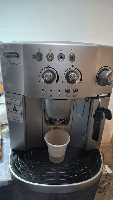 Aparate de cafea cu boabe Delonghi
