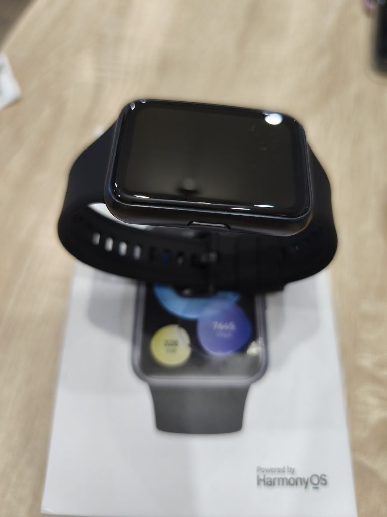 Смарт часовник Huawei fit 2