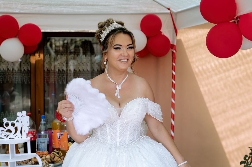 Rochie de mireasă cu trena,sclipici si perle! Curățată profesional