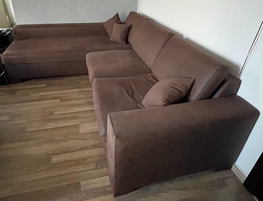 Подарявам ъглов диван с лежанка
