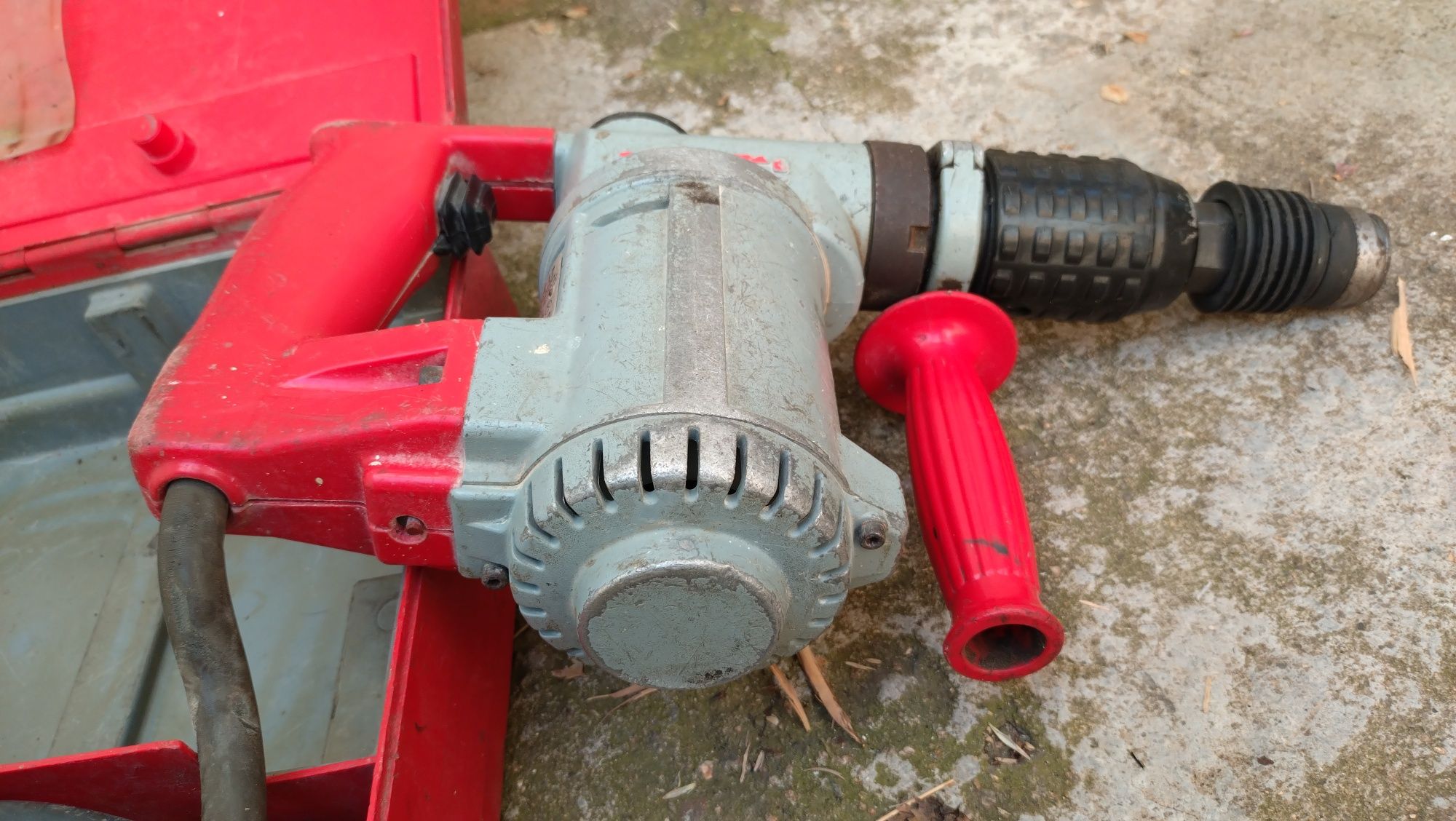 Продавам мелачка за грозде,бормашина Hilti,гаечни ключове от 32 до 50