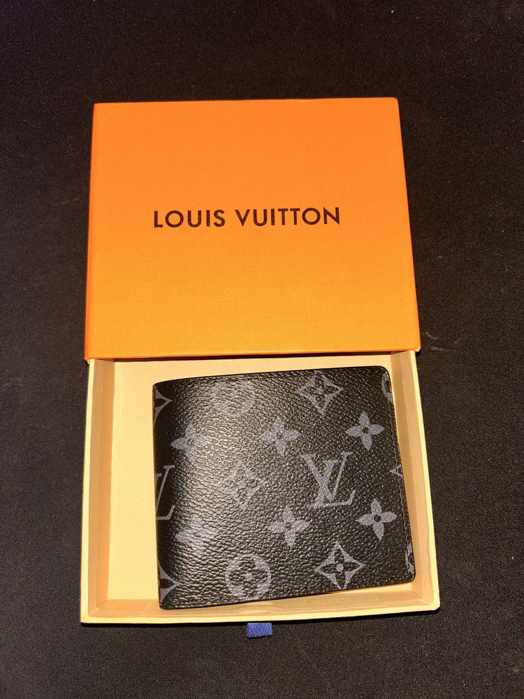Louis Vuitton портмонета