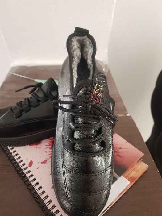 Adidași Imblanite