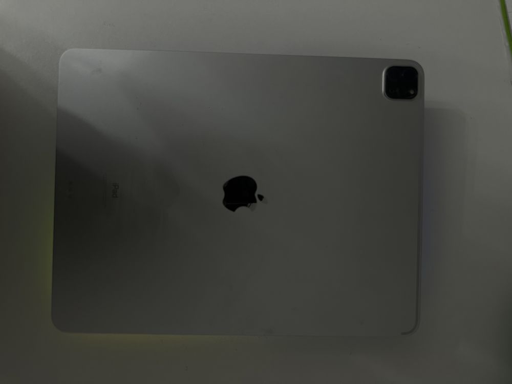 APPLE iPad Pro 12.9" 6th Gen (2022),128GB, Wi-Fi, Silver+apple pencil2