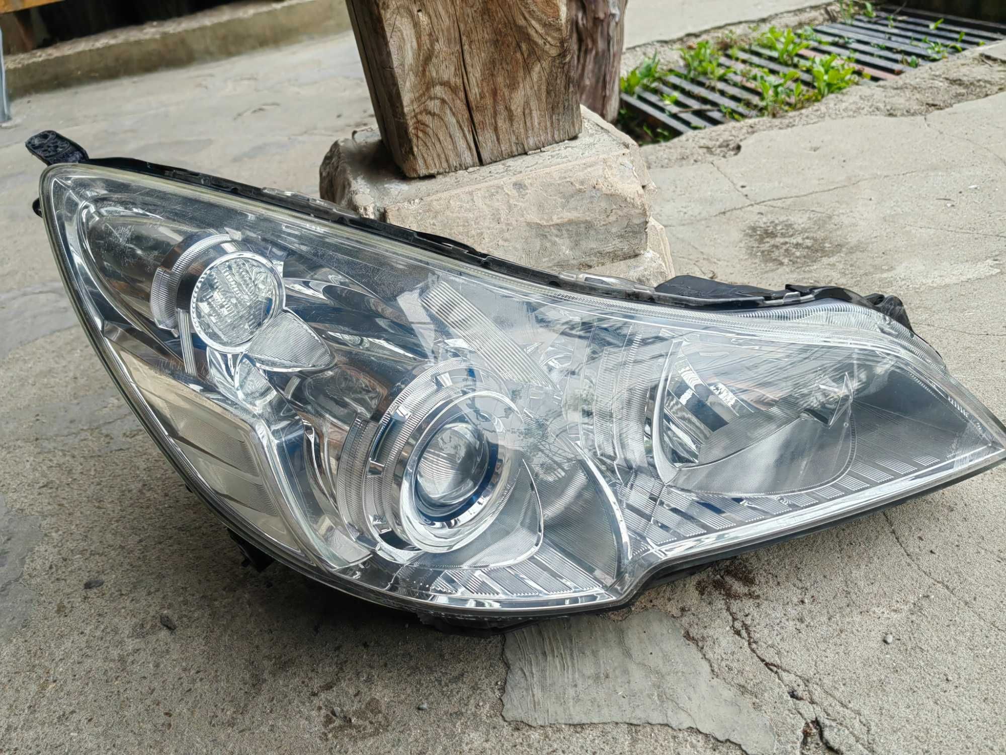 Фар Subaru Outback Xenon десен Оригинален