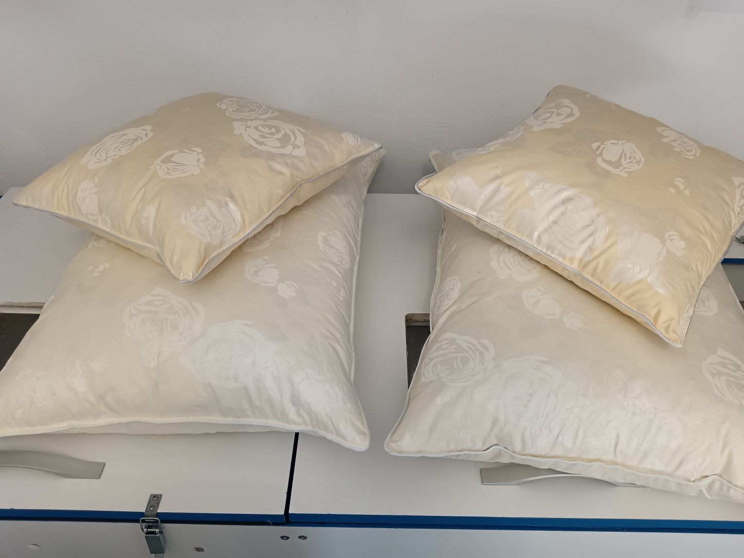 Perne din până și puf ,disponibile intr