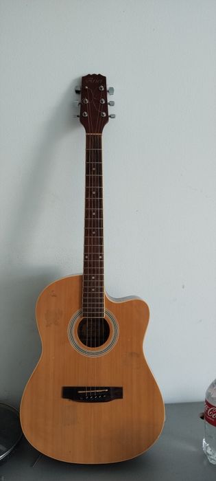 Продам гитару в хорошем состоянии