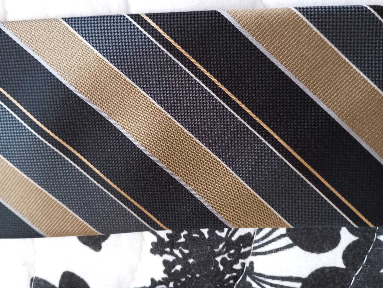 Cravata in dungi negru cu gri si auriu,