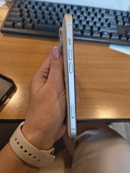 iPhone 15, 128GB в гаранция