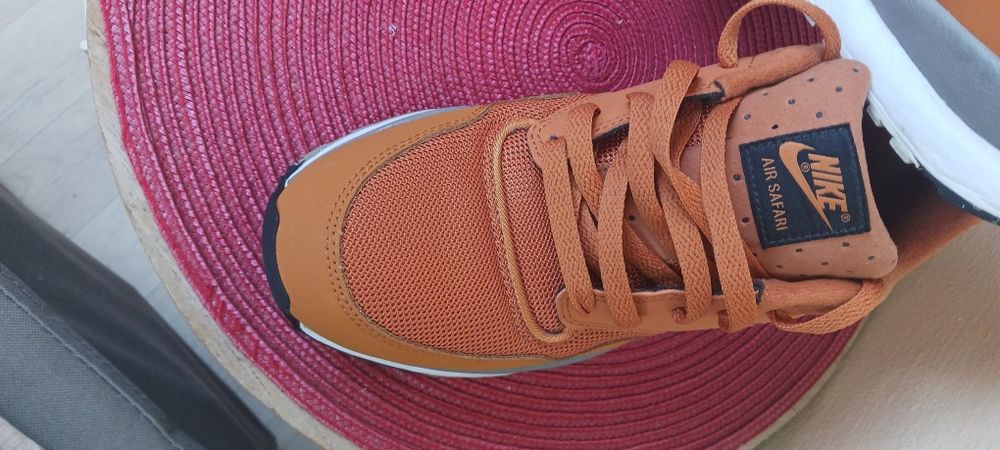 Nike AIR SAFARI nr 41.42 in cutie adidas new balance under armour puma