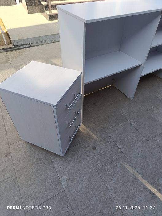 Продам стол ресепшн