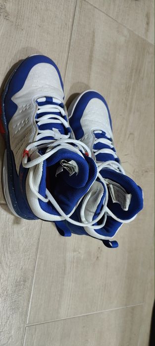 Adidași baschet Decathlon