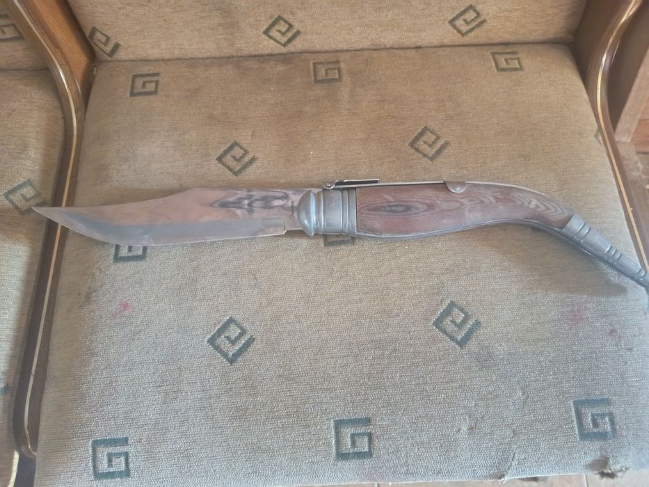 Vînd briceag spaniol de 52 cm nu are niciun defecte este în stare bună