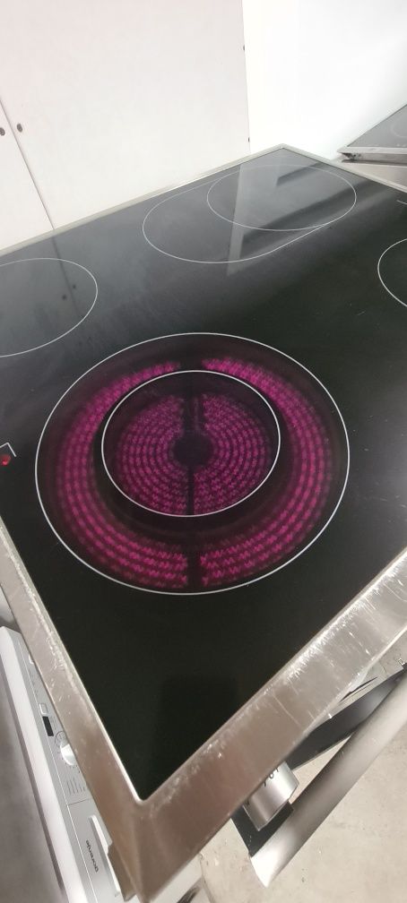 Мултифункционална фурна за вграждане 74л - AEG EE3003011M