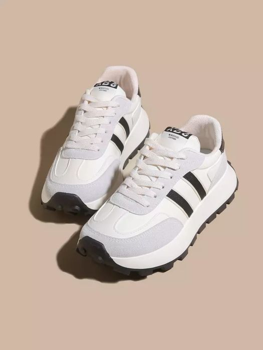 Ayollar uchun zamonaviy sport krossovkasi