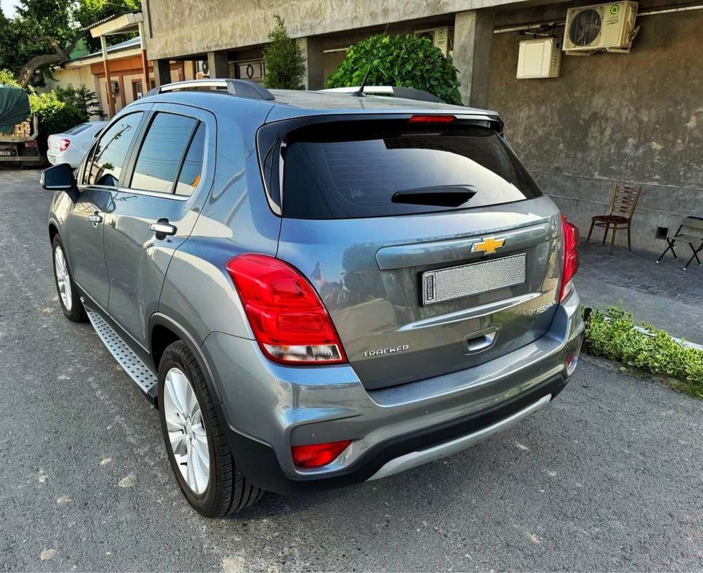 Tracker premier sotiladi