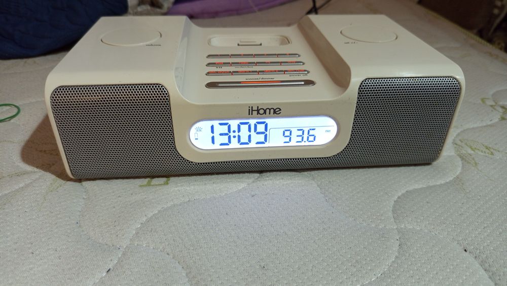 Док станций с радио iHome