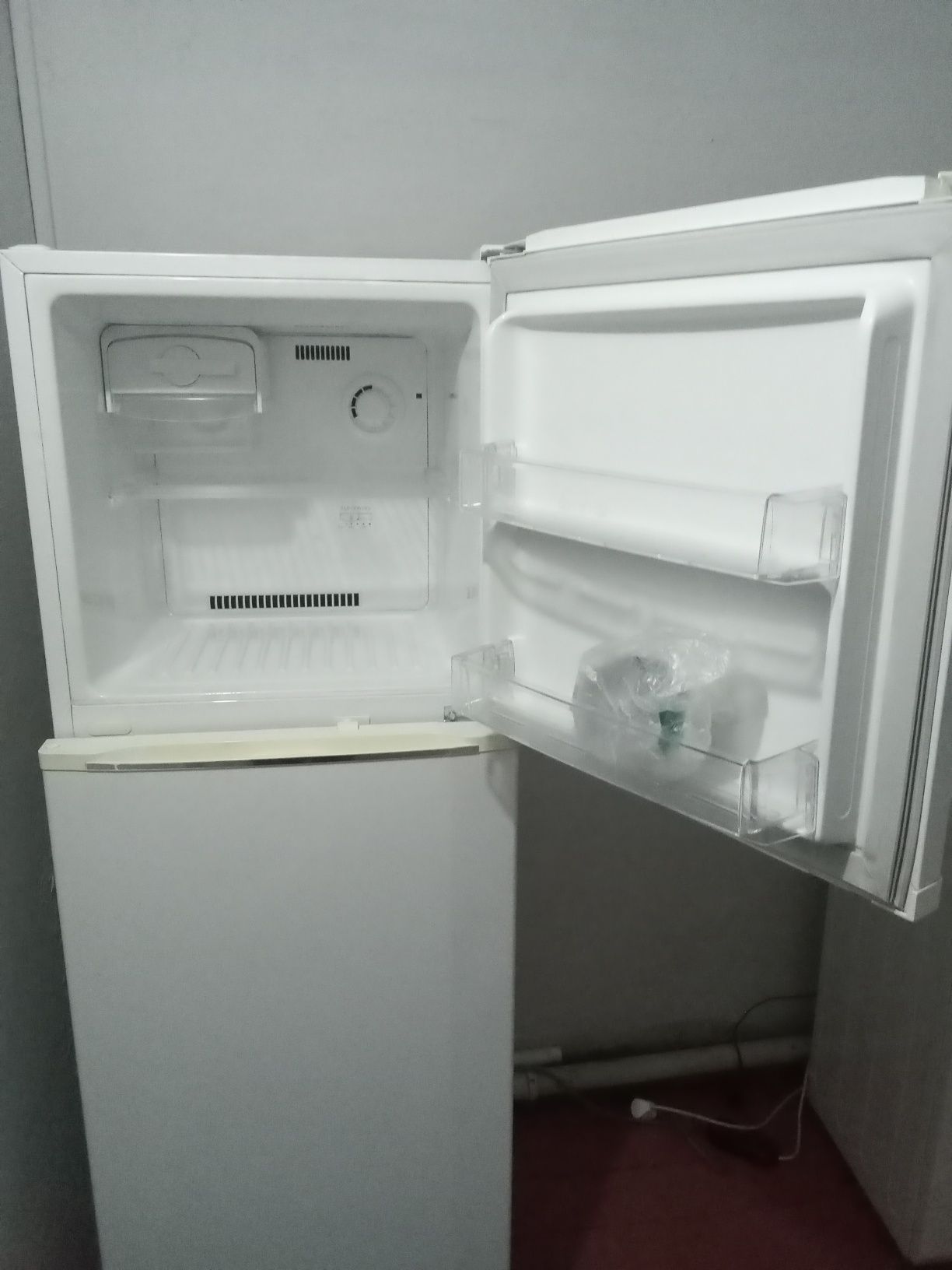 Холодильник LG сотилади
