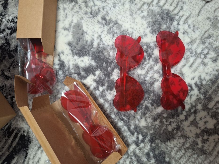 Ochelari de soare inimioară – roz închis