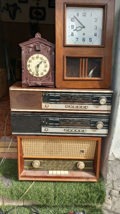Aparate radio s-o ceasuri vechi