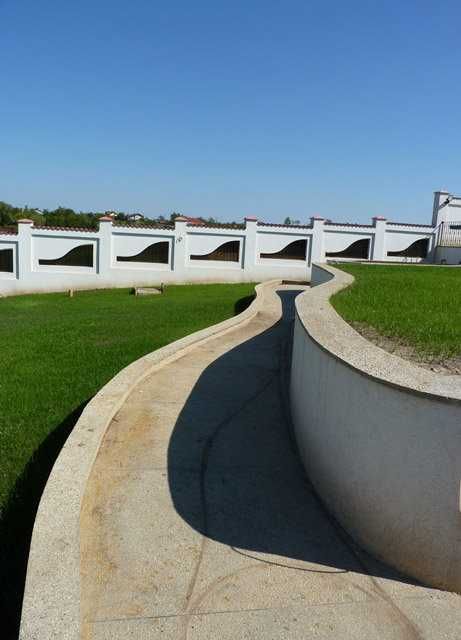 Garduri din plasa, tabla, BCA, sipca metalica si panou stil jaluzele