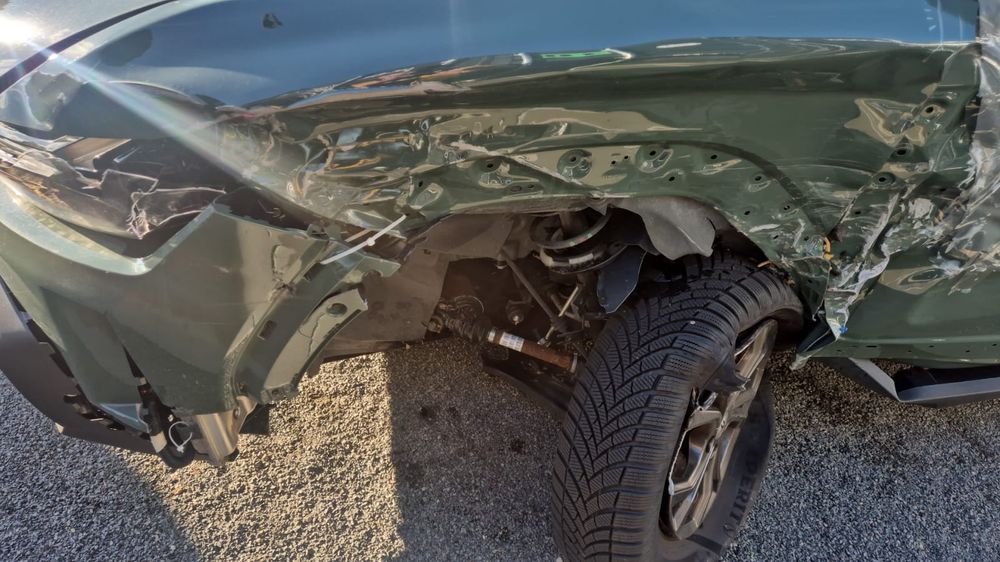 Vând Dacia Duster an 2024 avariat 12 benzina Hybrid 4x21000 km